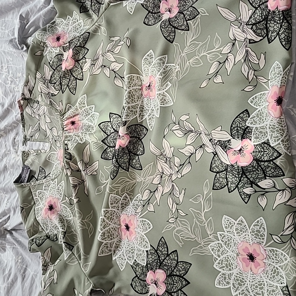 Green floral top